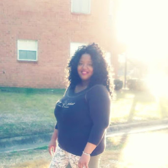 Meet your Posher, Cornelia - Picture 1 of 1